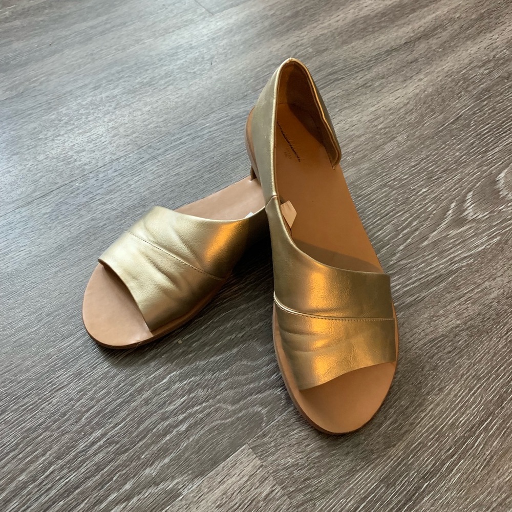 Universal Thread Sandals - Picture 2 of 4
